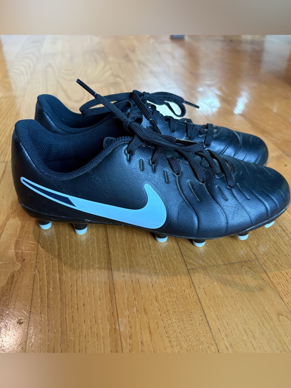 Nike Tiempo Legend 10 Club soccer cleats Shoes Black Blue Boys Kids Size 3 Youth
